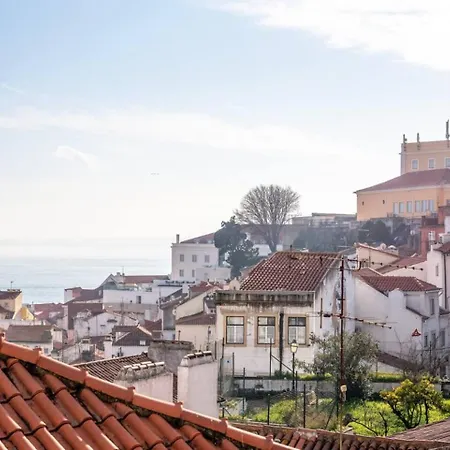 Alfama's Charm Лиссабон