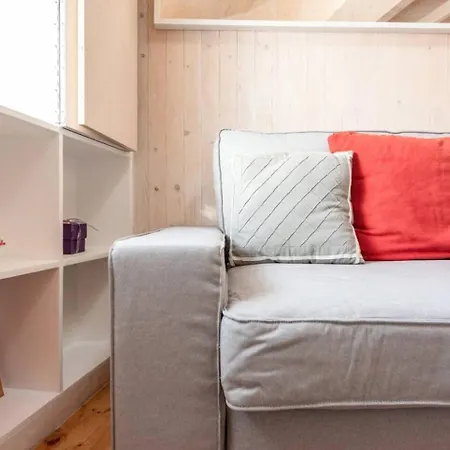 Alfama's Charm Апартаменты *